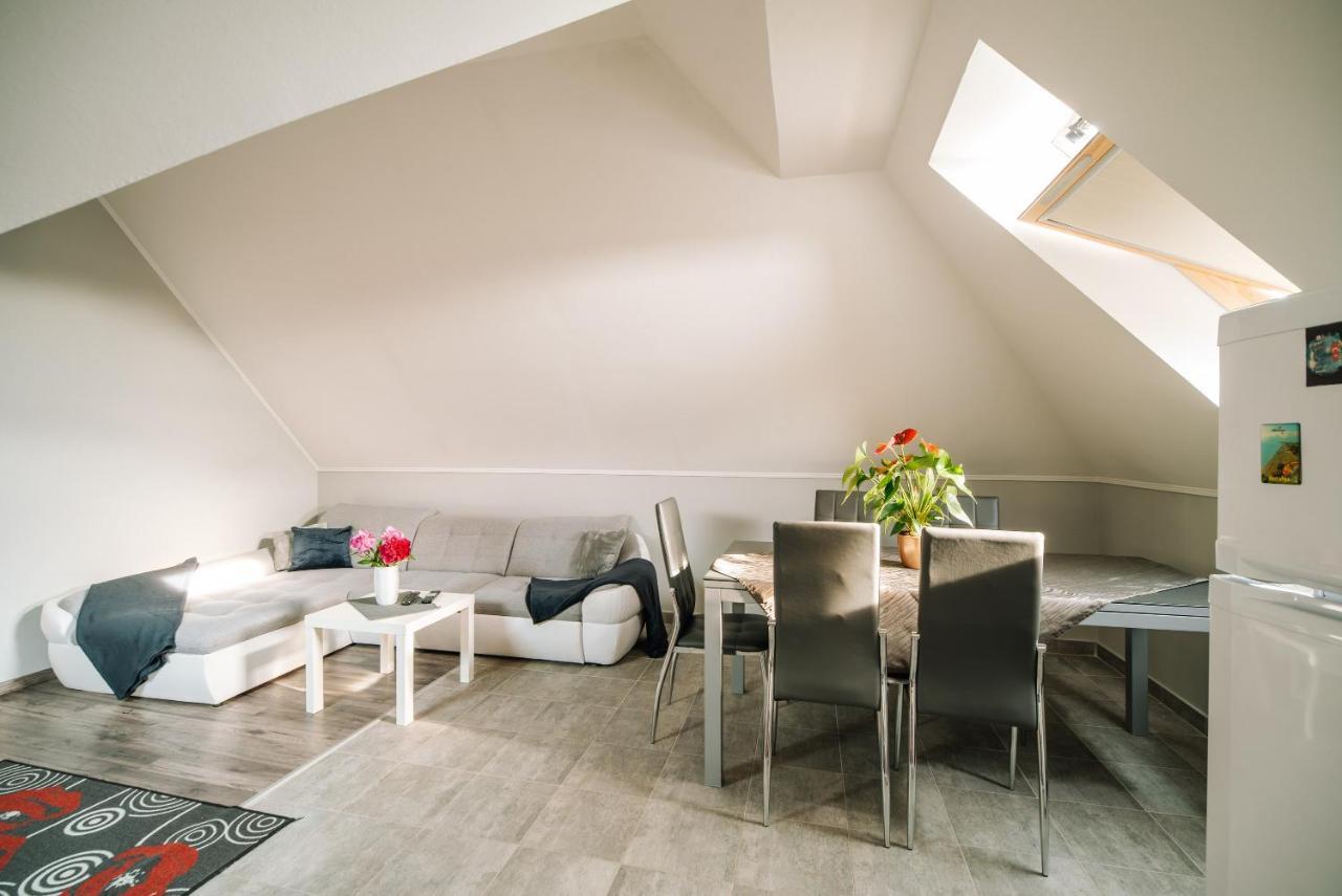 Buzavirag Apartman Keszthely Bagian luar foto