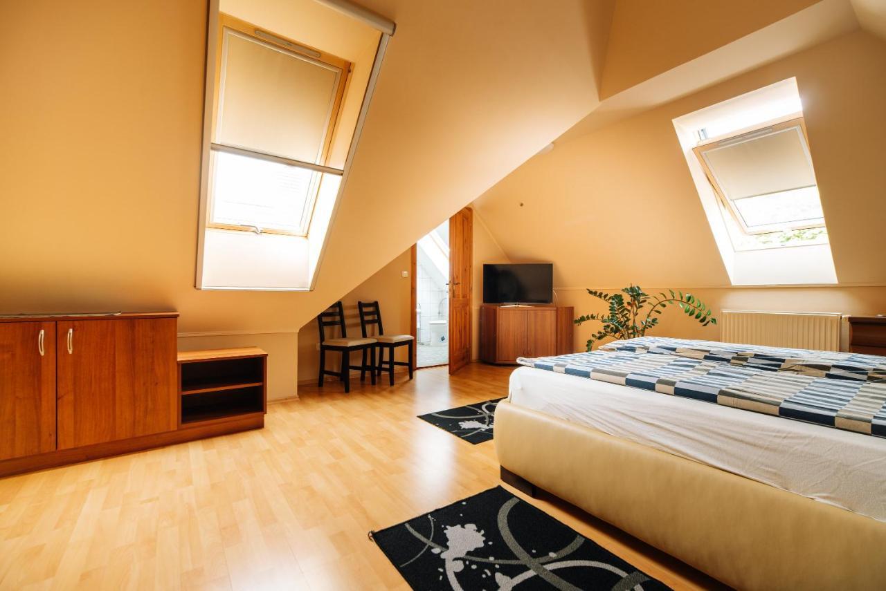 Buzavirag Apartman Keszthely Bagian luar foto